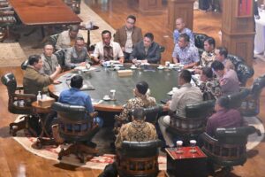 Prabowo Matangkan Agenda Nasional di Hambalang, Soroti Aspirasi Buruh dan Peran Kampus